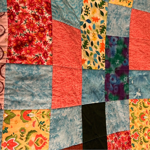 Custom made patchwork machine sewing quilt 64”x54” mint condition - Picture 2 of 4